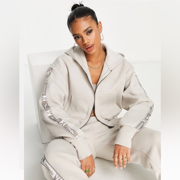 Reebok sweatpants and hoodie in oatmeal - Picture 6 of 15